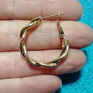Goldtone twisted wire hoop pierced earrings
